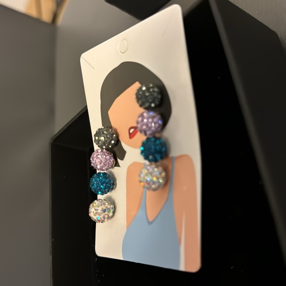 Great Deal Gorgeous Earrings 4 pairs set - Picture 3 of 3